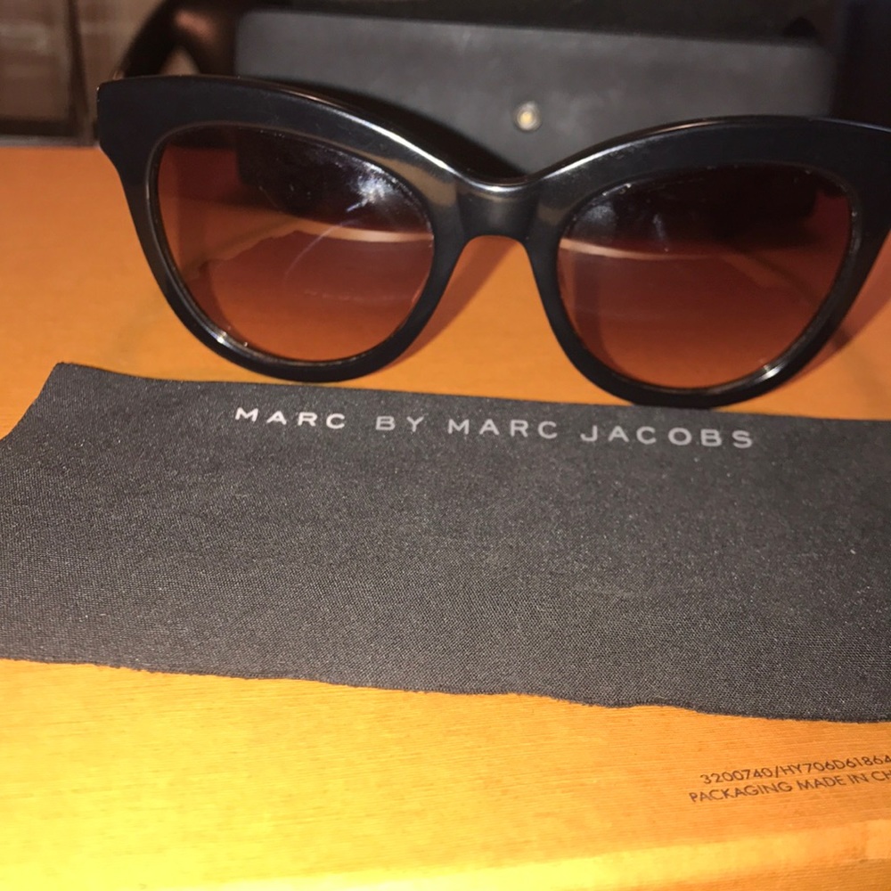 Marc Jacobs sunglasses.